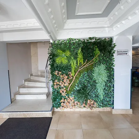 Panorama Hotell 3*